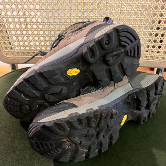 Excellent condition Vasque Breeze 2.0 Mid GTX Hiking Boots - Picture 3 of 4